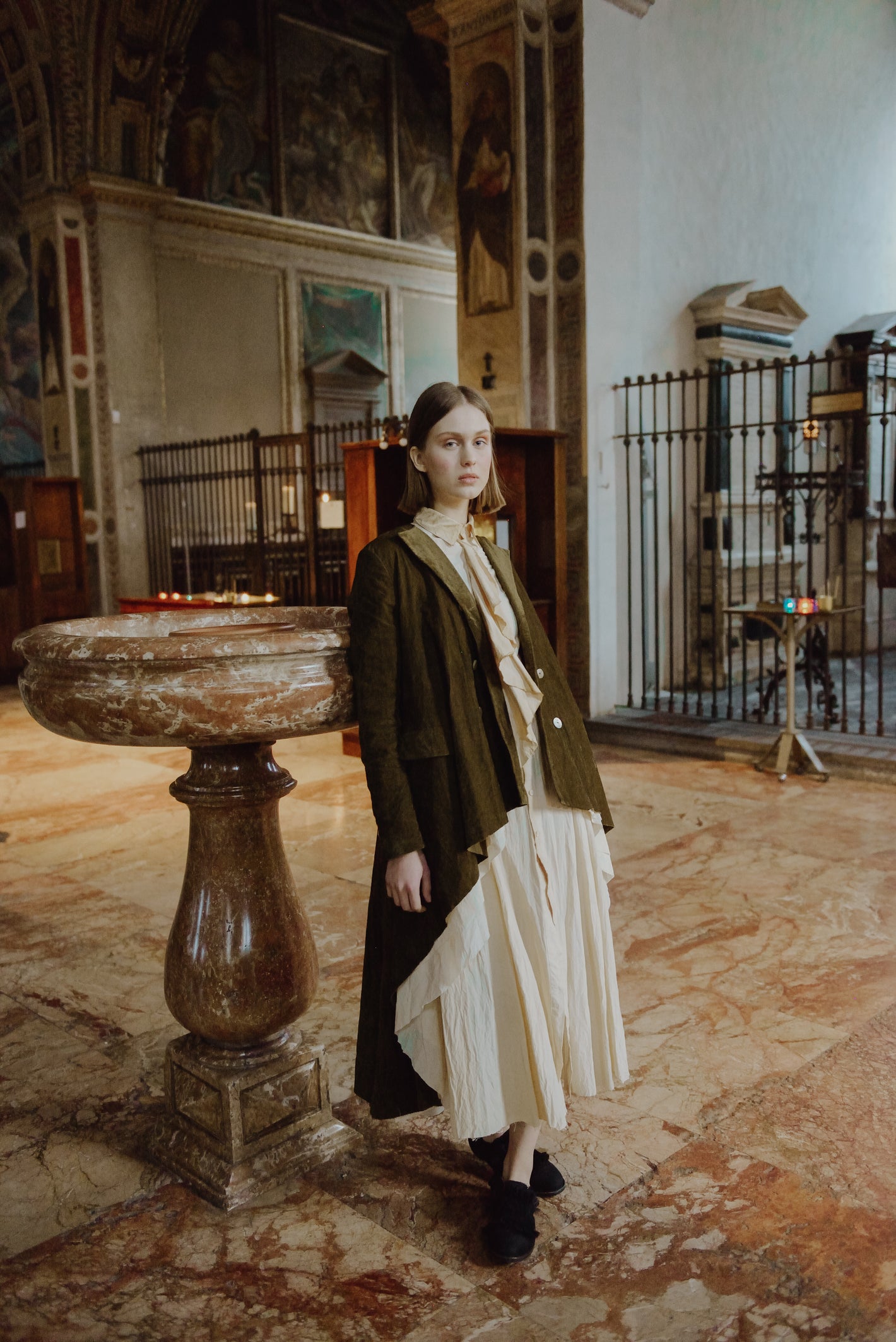 A Tentative Atelier AW19 Lookbook Womens moss green brown high-low hem coat