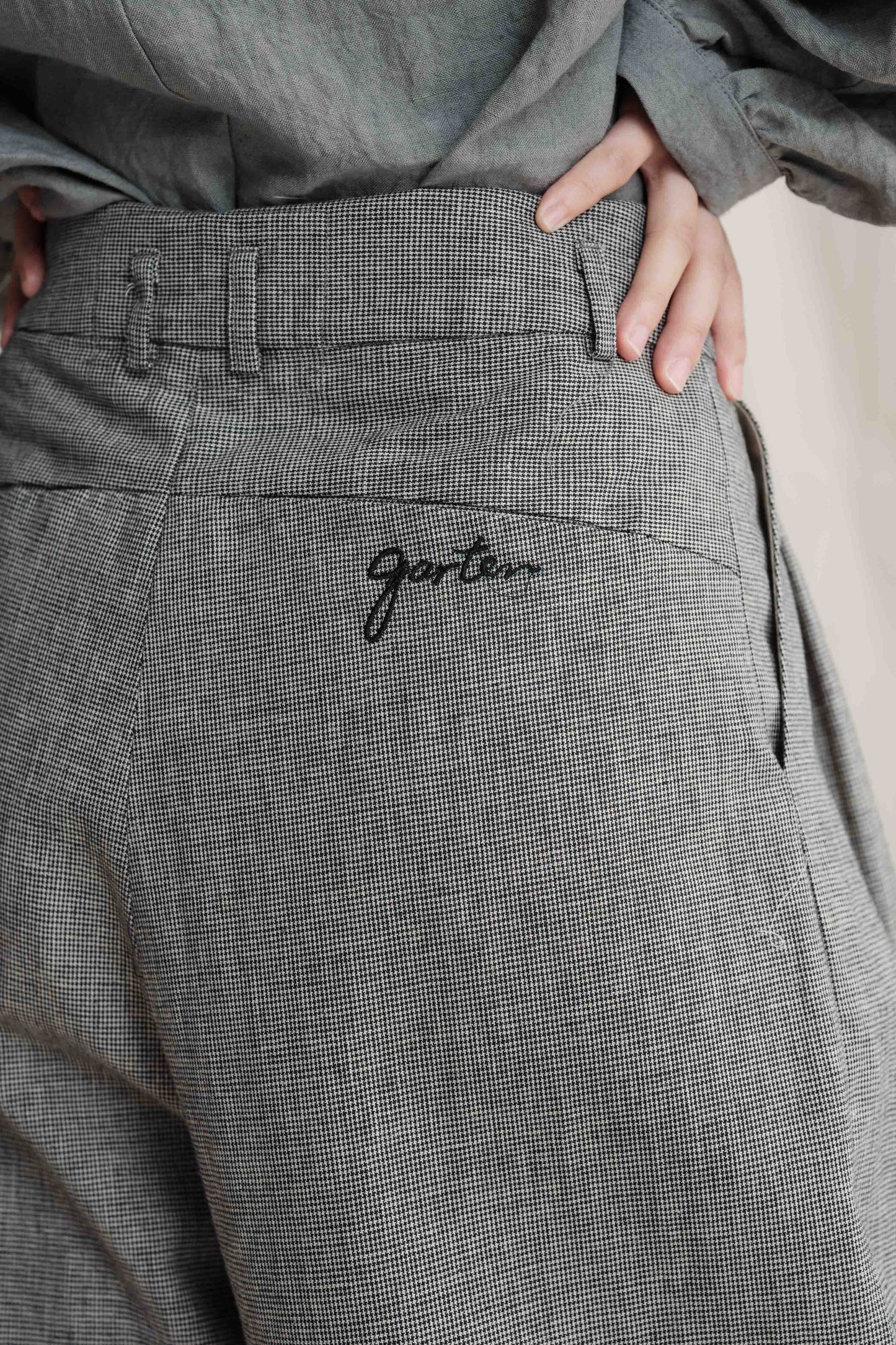 Curve Dart Pants